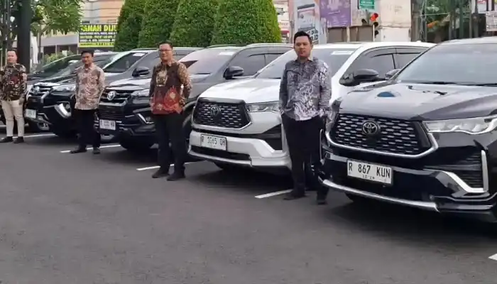 Barisan armada Sewa Innova Purwokerto terbaru Zenix dan Reborn bersama driver BAG Transport