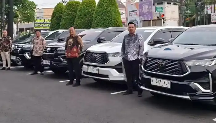 Pilihan unit Innova Zenix terbaru di BAG Transport Purwokerto dengan layanan driver profesional.
