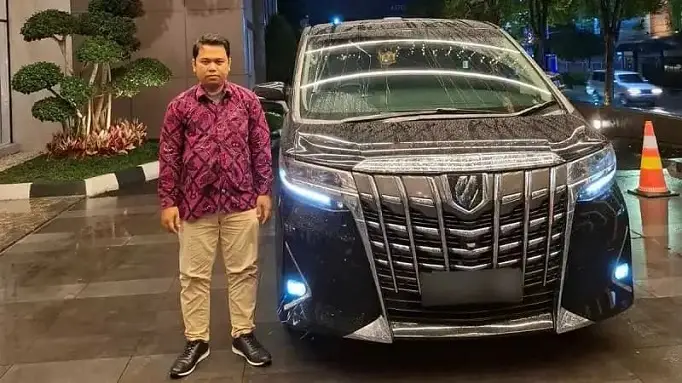 Unit Toyota Alphard Transformer untuk layanan VIP dan wedding car di Purwokerto.