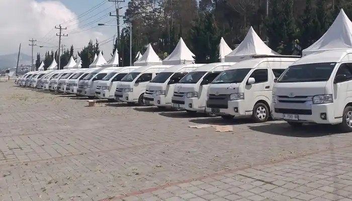 Rental mobil Purwokerto terlengkap dengan armada Hiace dan bus pariwisata di BAG Transport Rejasari.