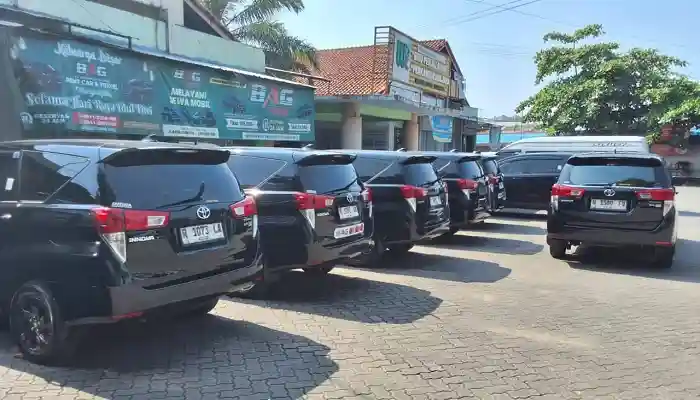 Layanan Travel Purwokerto Semarang terbaik menggunakan armada Innova Reborn terbaru dari BAG Travel.